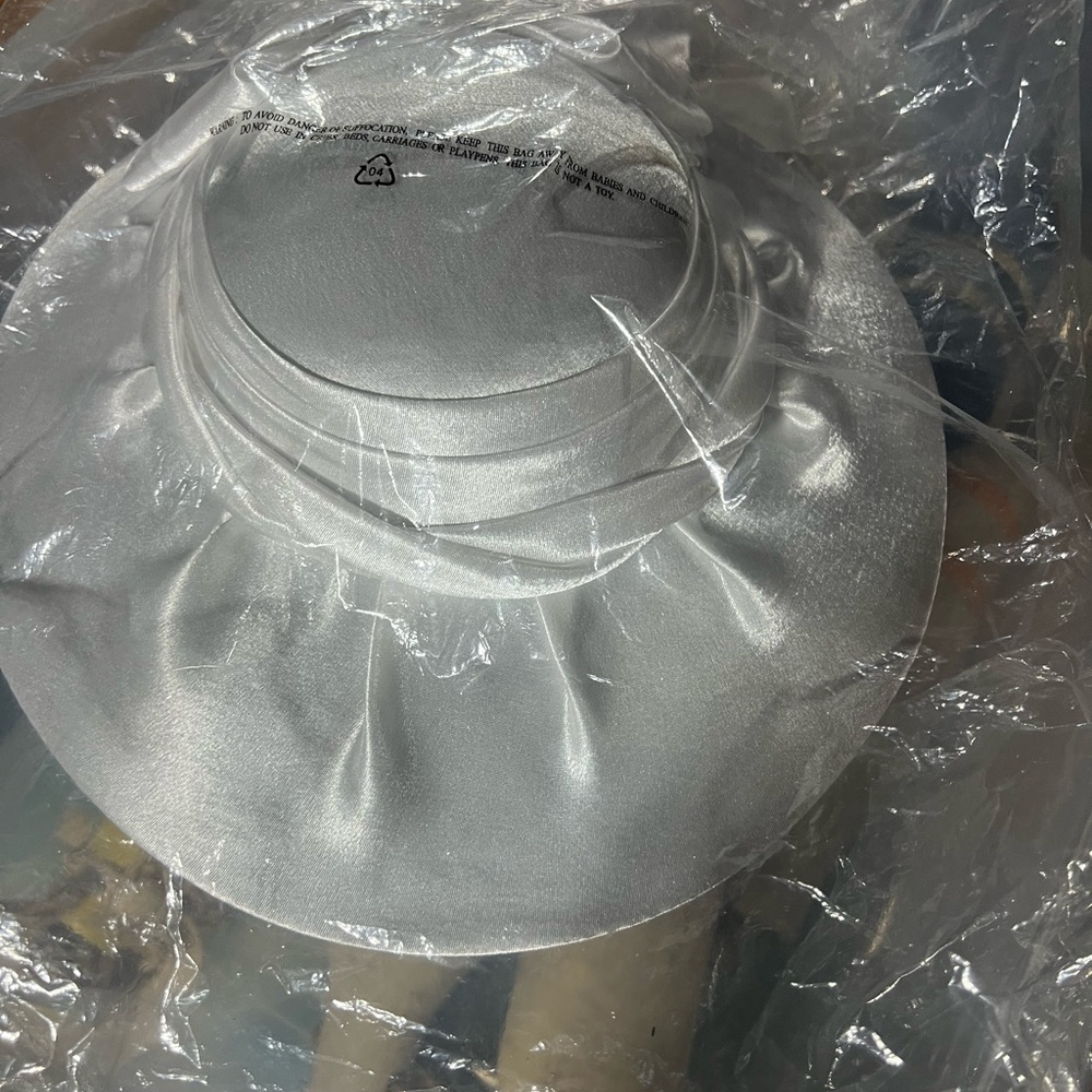 White fascinator hat, bride / wedding